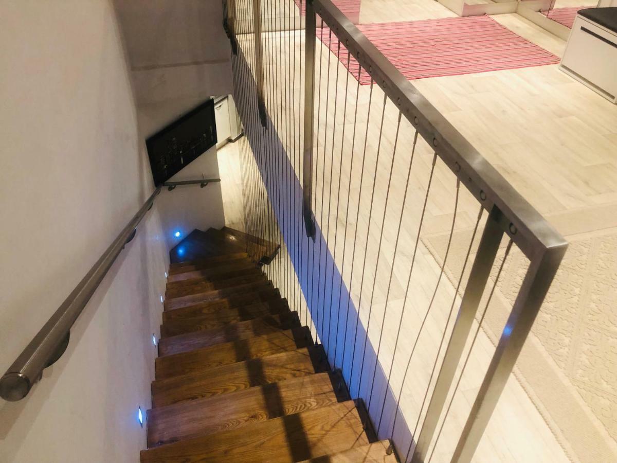 Apartment Loft With Jacuzzi,italian Furniture & Wide View On Tunisia Mall *