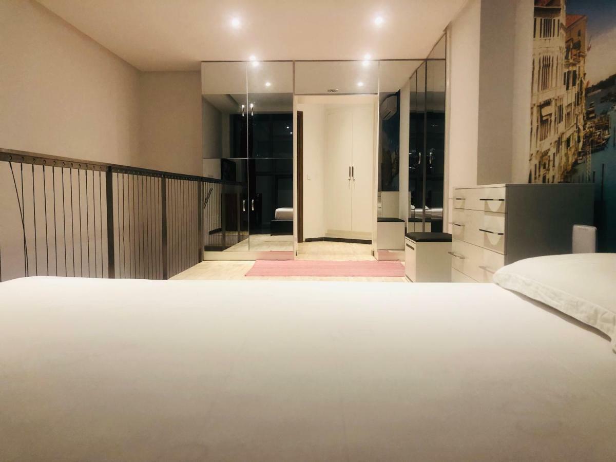 Loft With Jacuzzi,italian Furniture & Wide View On Tunisia Mall Apartment